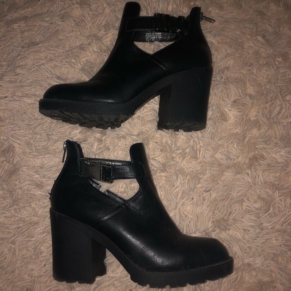 Cleated Chelsea Boots w/ Heel
